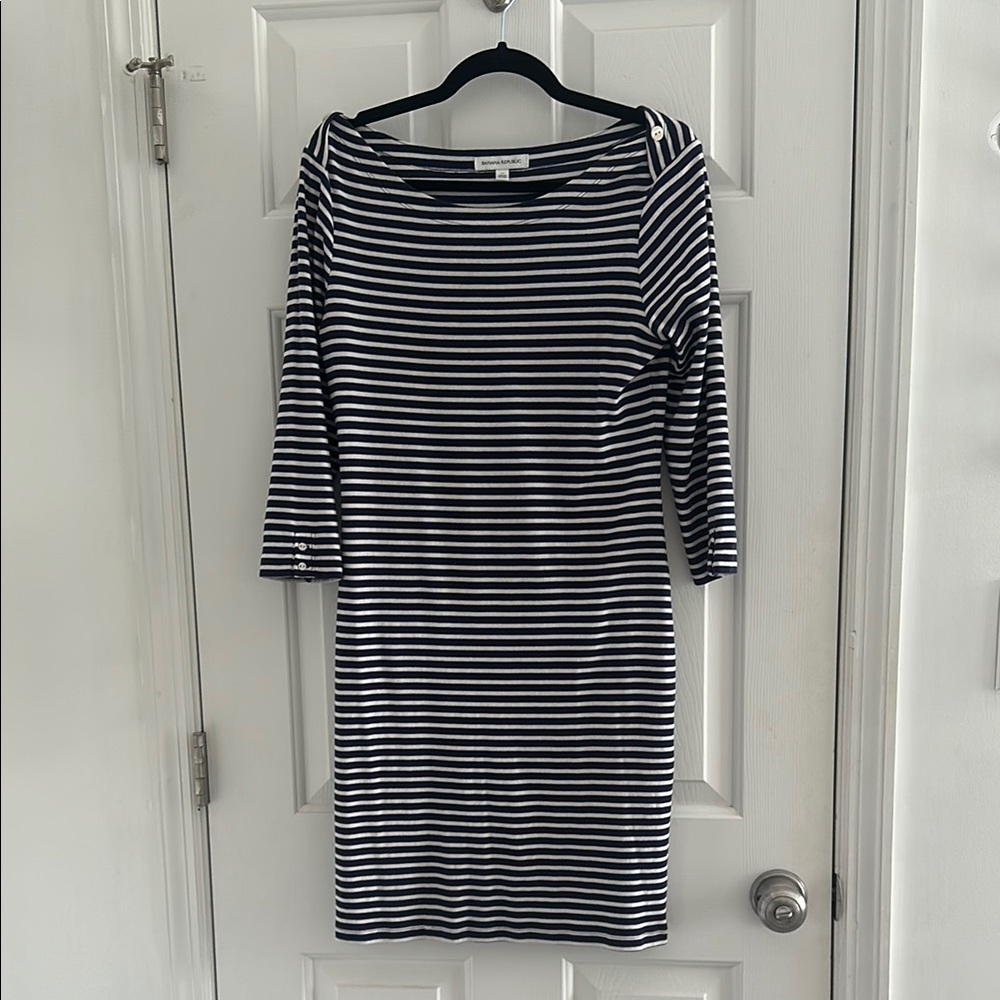 Banana Republic Black and White Sheath Dress Bateau Neck 3/4 Sleeve